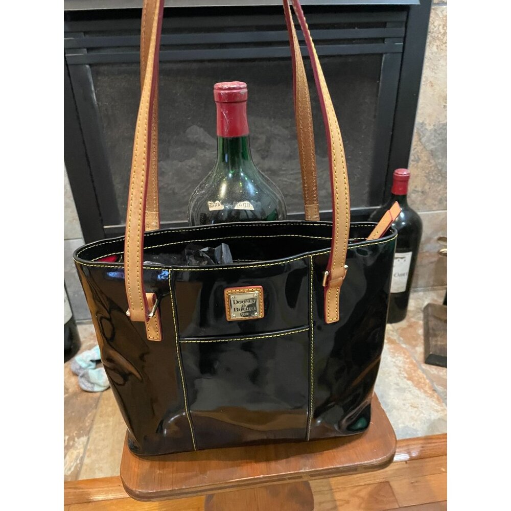 B334 -  Dooney & Bourke Pebble Grain Small Lexington tote bag in black patent le